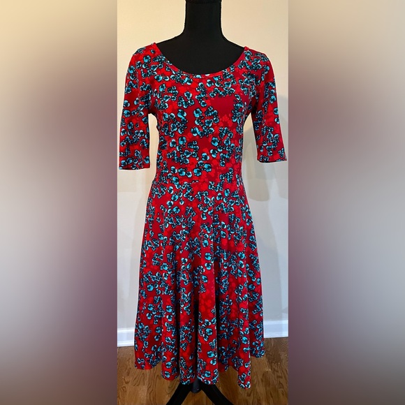 LuLaRoe Dresses & Skirts - LulaRoe Sz medium knee-length dress